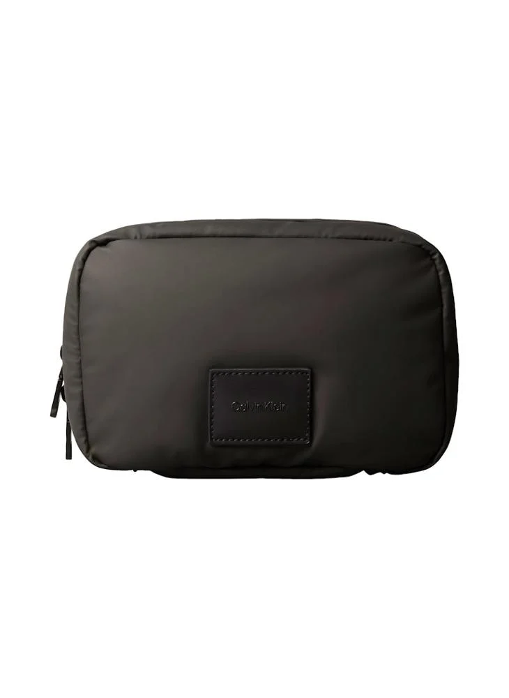 كالفن كلاين حقيبة تعليق مبطنة متعددة الاستخدامات للغسيل